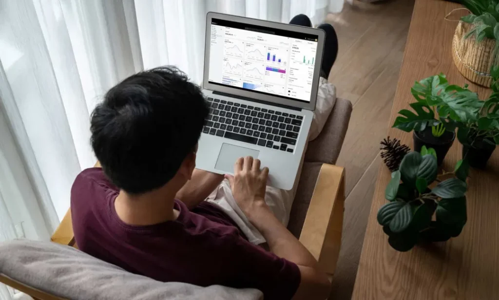 A Shopify plus developer analyzing data on a Laptop.